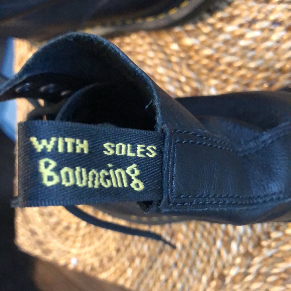 Women Dr Martens Air - image 8